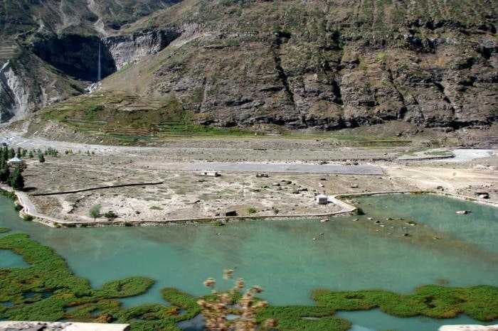 Sissu Lake - Crystal clear mountain lake