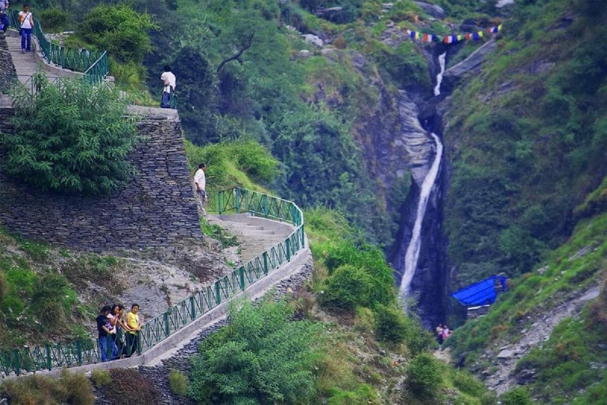 bhagsuwaterfall